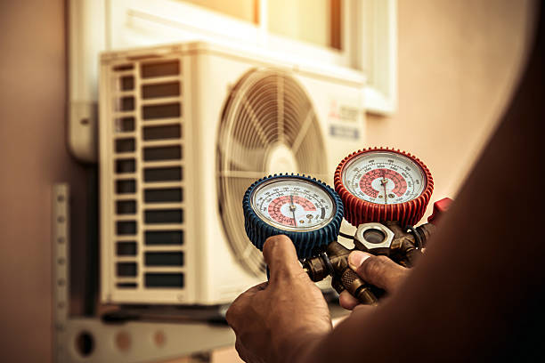 Professional Emergency Hvac technician working in Woodsboro, TX